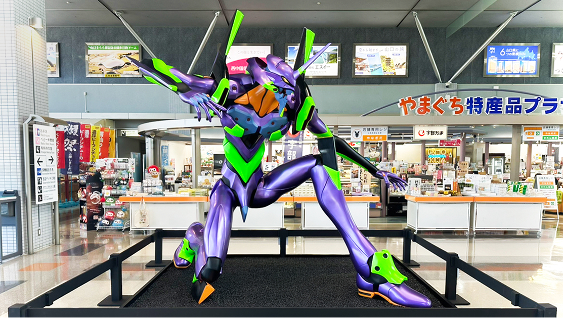 山口宇部空港に展示されたエヴァンゲリオン初号機立像